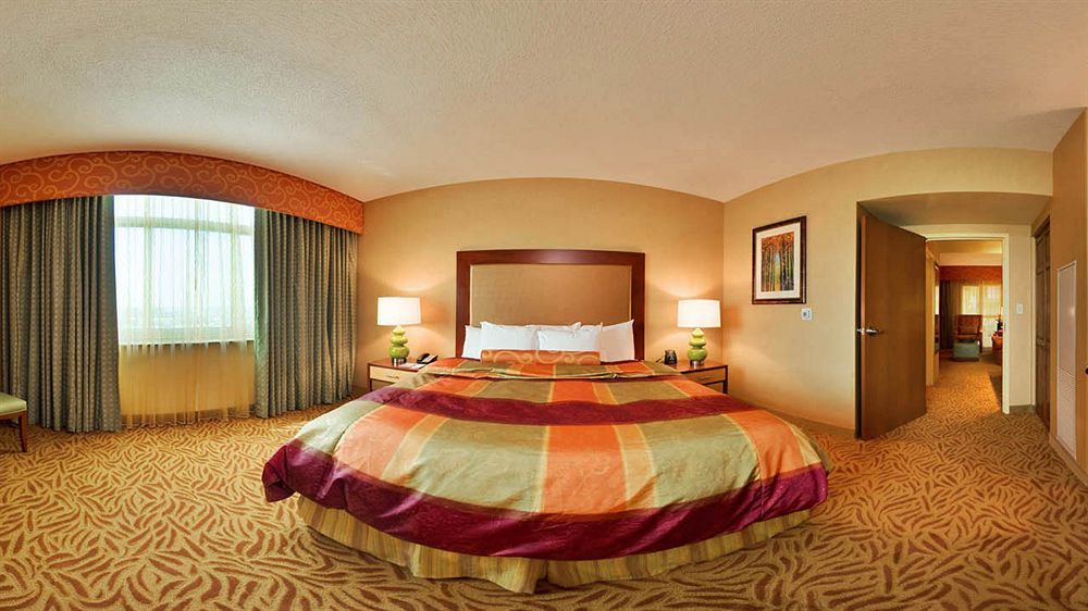Hotel Embassy Omaha- La Vista/ & Conference Center